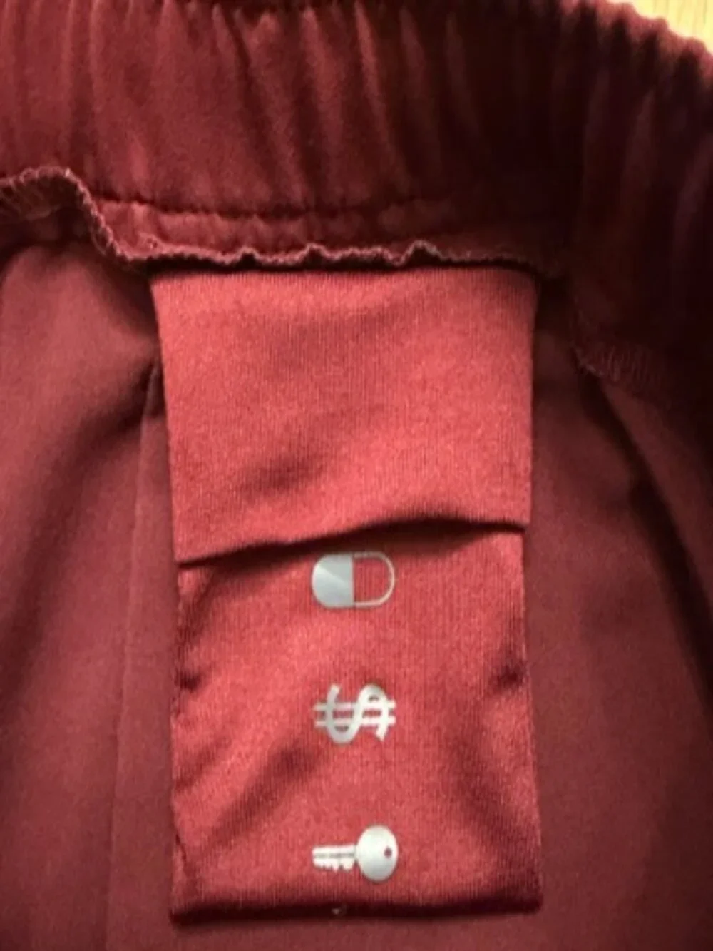 Figs Tansen Jogger Scrub Pant in Burgundy size Small